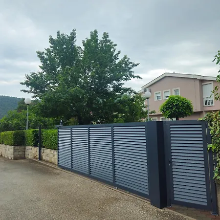 Luxury Nevena Pool&jacuzzi Villa *